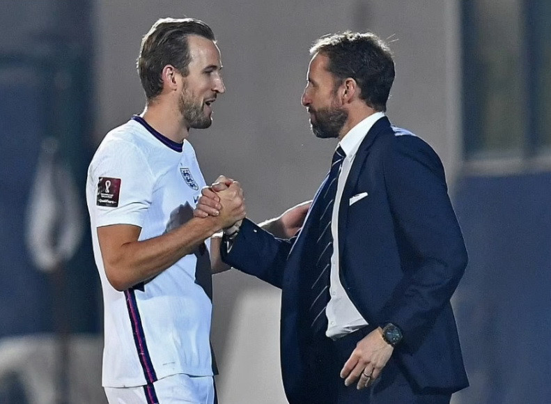 Niềm vui của Kane và HLV Gareth Southgate.