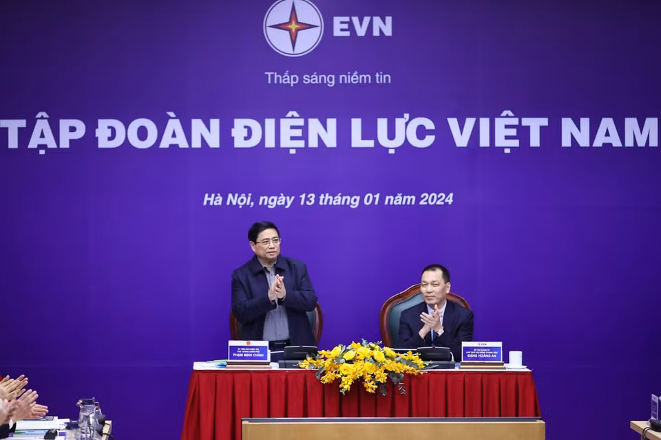Thủ tướng Phạm Minh Chính làm việc với Tập đoàn Điện lực Việt Nam (EVN). (Ảnh: Dương Giang/TTXVN)