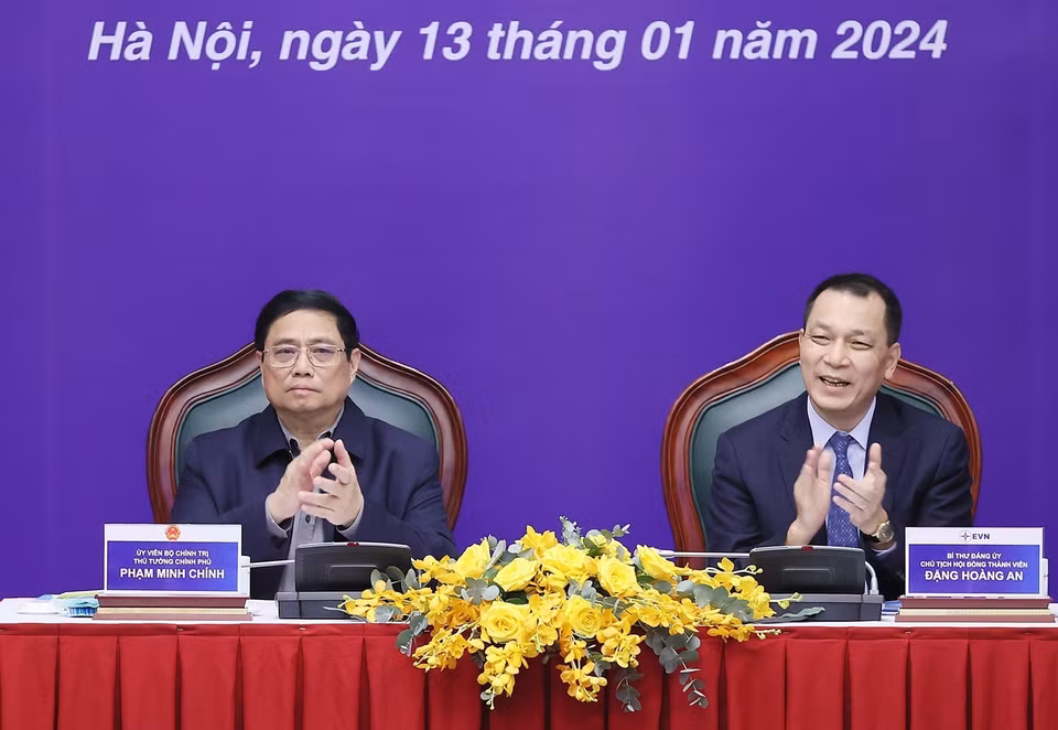 Thủ tướng Phạm Minh Chính làm việc với Tập đoàn Điện lực Việt Nam (EVN). (Ảnh: Dương Giang/TTXVN)