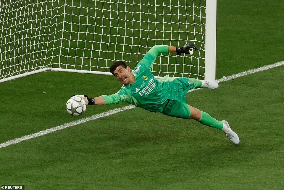 ...đều bất lực trước thủ thành Thibaut Courtois. (Nguồn: Reuters)