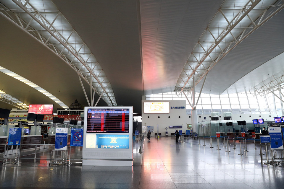 Sản lượng hành khách đi/đến quốc tế trong thời gian qua rất thấp, trung bình mỗi ngày khoảng 15-20 lượt chuyến bay chở khách quốc tế đi/đến và 1500-2000 lượt khách. (Ảnh: Huy Hùng/TTXVN)