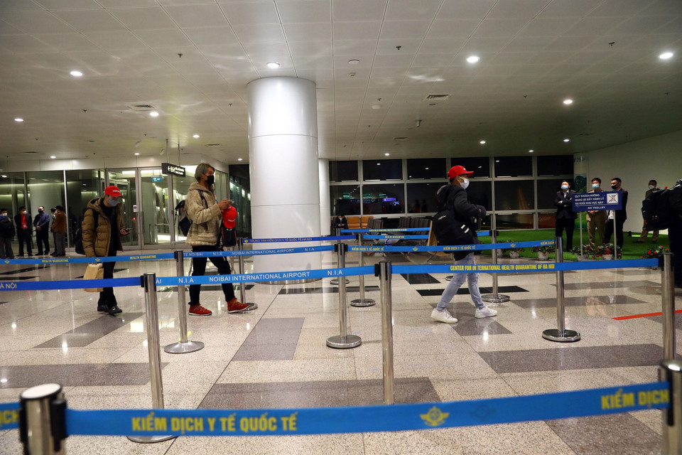 Ngày 14/2, chỉ có 63 lượt chuyến bay quốc tế trong đó 49 chuyến bay chở hàng và 14 chuyến chở khách với 729 lượt khách (505 khách đi, 224 khách đến). (Ảnh: Huy Hùng/TTXVN)