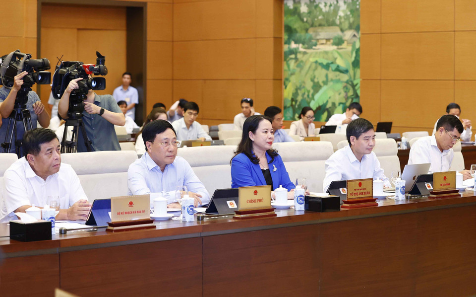 Phó Chủ tịch nước Võ Thị Ánh Xuân, Phó Thủ tướng Thường trực Chính phủ Phạm Bình Minh và đại biểu dự khai mạc phiên họp. (Ảnh: Doãn Tấn/TTXVN)