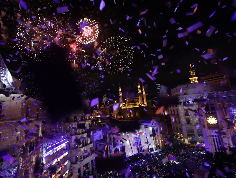 Màn pháo hoa lung linh, tráng lệ đón Năm mới 2018 ở Beirut, Lebanon đêm 31/12. (Nguồn: AFP/TTXVN)
