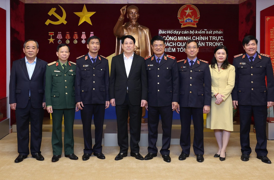 Chủ tịch nước Lương Cường với các đại biểu. (Ảnh: Lâm Khánh/TTXVN)