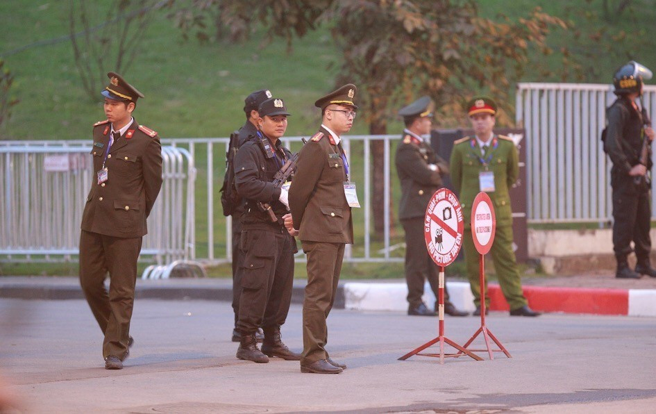 An ninh quanh khu vực khách sạn Marriot JW được đẩy lên mức cao nhất. (Ảnh: Trọng Đạt/TTXVN)
