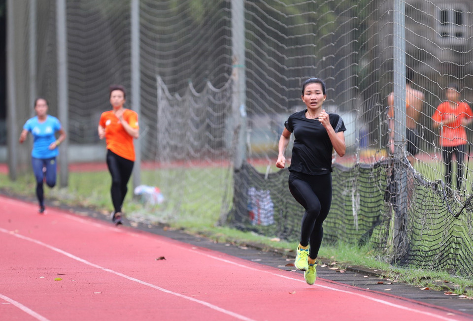 Đội tuyển điền kinh quốc gia tập luyện chuẩn bị cho các giải đấu thời gian tới. (Ảnh: Thành Đạt/TTXVN)