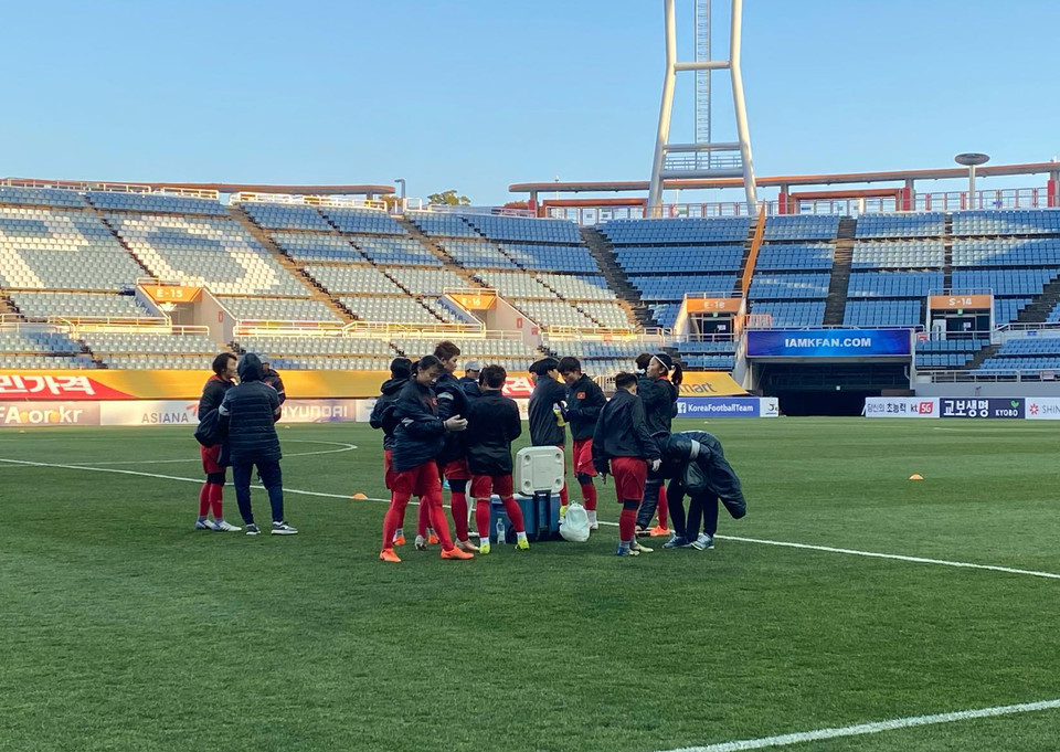 Các cầu thủ nữ nhận được sự chăm sóc rất kỹ của ban huấn luyện. (Nguồn: VFF)