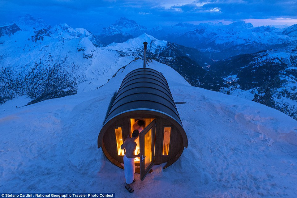 Phòng tắm xông hơi trên núi Dolomites. Monte Lagazuoi, Cortina, Italy. (Nguồn: Stefano Zardini )