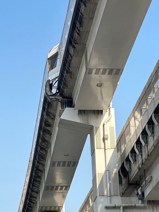 Cơ sở hạ tầng hư hại sau trận động đất. (Nguồn: X/Twitter)