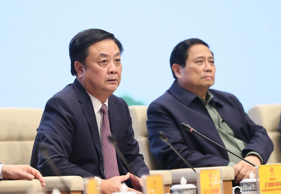 Bộ trưởng Bộ Nông nghiệp và Phát triển Nông thôn Lê Minh Hoan đối thoại với nông dân. (Ảnh: Dương Giang/TTXVN)