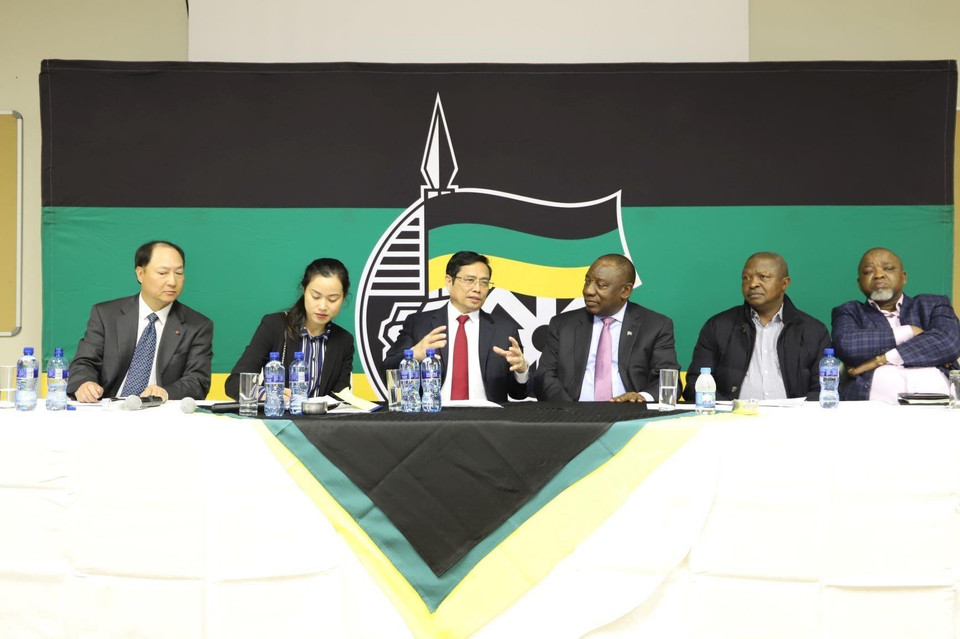 Trưởng ban Tổ chức Trung ương Phạm Minh Chính hội đàm với Chủ tịch Đảng Đại hội Dân tộc Phi (ANC) kiêm Tổng thống Nam Phi Cyril Ramaphosa. (Ảnh: Phi Hùng/TTXVN)