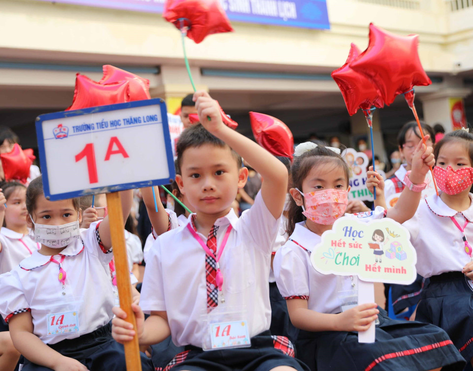 Học sinh lớp 1 trường Tiểu học Thăng Long, quận Hoàn Kiếm, Hà Nội. (Ảnh: Thanh Tùng/TTXVN)