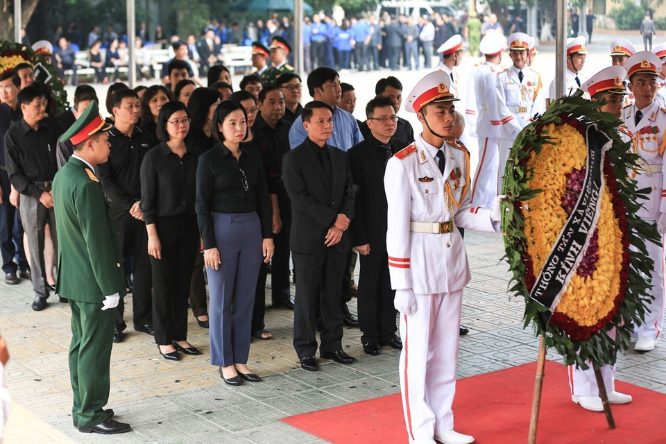 Đoàn Thông tấn xã Việt Nam, do đồng chí Nguyễn Đức Lợi, Ủy viên Trung ương Đảng, Bí thư Đảng ủy, Tổng giám đốc TTXVN dẫn đầu, viếng nguyên Tổng Bí thư Đỗ Mười. (Ảnh: TTXVN)