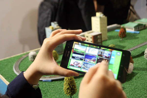 Chụp hình động, làm mờ hậu cảnh. (Ảnh: Trung Hiền/Vietnam+)