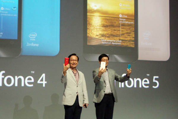 Lãnh đạo ASUS chính thức công bố bán ZenFone tại Đông Nam Á. (Ảnh: Trung Hiền/Vietnam+)