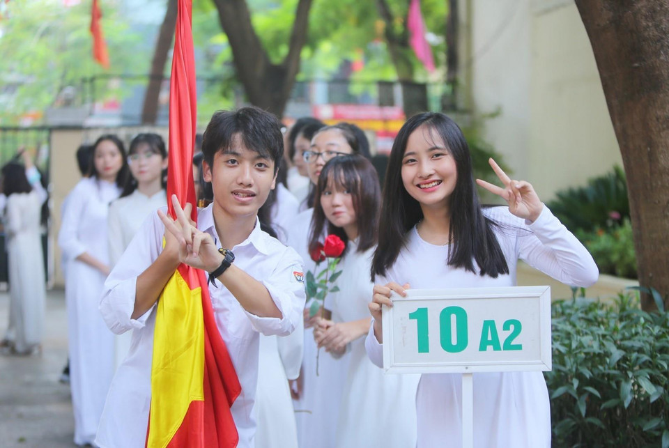 Niềm vui của các em học sinh Khối 10 vào năm học mới tại trường THPT Việt Đức. (Ảnh: Thành Đạt/TTXVN)