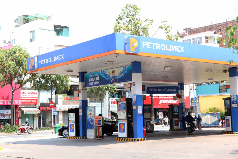 Các cây xăng tại thành phố vẫn hoạt động bình thường nhưng vắng khách. (Ảnh: Xuân Khu/TTXVN)