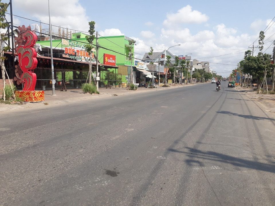 Các tuyến đường ở thành phố Bạc Liêu vắng người khi thực hiện cách ly toàn xã hội theo chỉ đạo của Thủ tướng Chính phủ . (Ảnh: Huỳnh Sử/TTXVN)