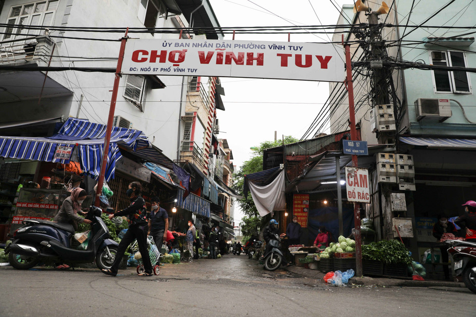 Các khu chợ dân sinh hoạt động bình thường phục vụ người dân. (Ảnh: Thanh Tùng/TTXVN)