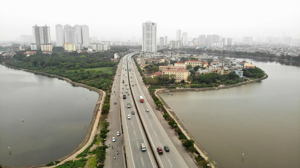 Cửa ngõ phía Nam, đoạn giải đường Giải Phóng và đường Vành đai 3 lượng phương tiện giao thông giảm rõ rệt. (Ảnh: Danh Lam/TTXVN)