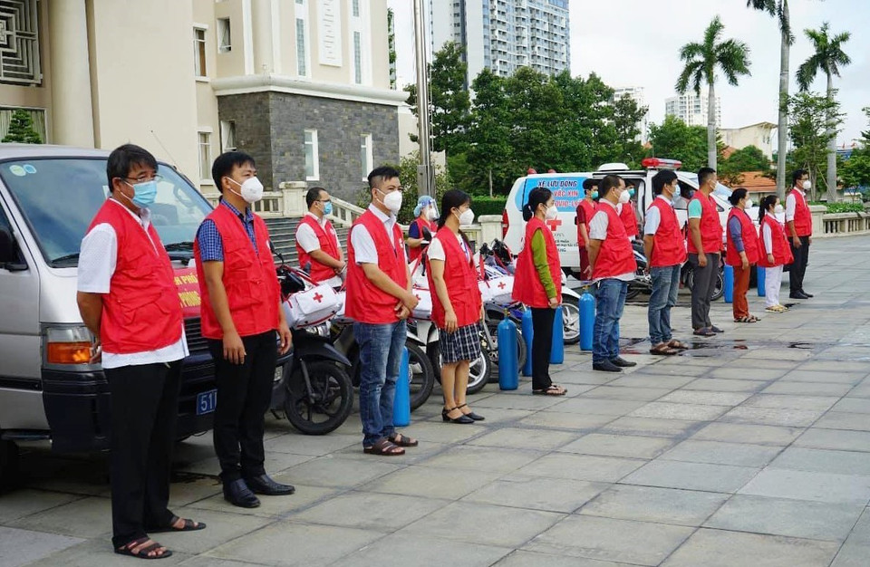 Các đội tiêm chủng lưu động của thành phố Thủ Đức ra quân ngày 1/8. (Ảnh: TTXVN phát)