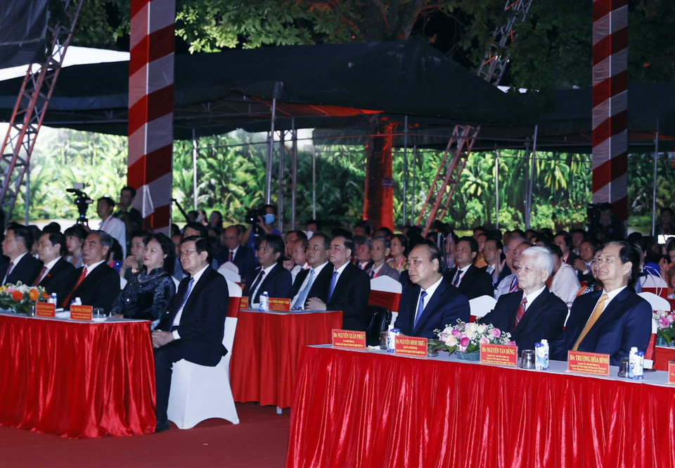 Chủ tịch nước Nguyễn Xuân Phúc cùng các đồng chí lãnh đạo, nguyên lãnh đạo Đảng, Nhà nước dự Lễ kỷ niệm. (Ảnh: Thống Nhất/TTXVN)