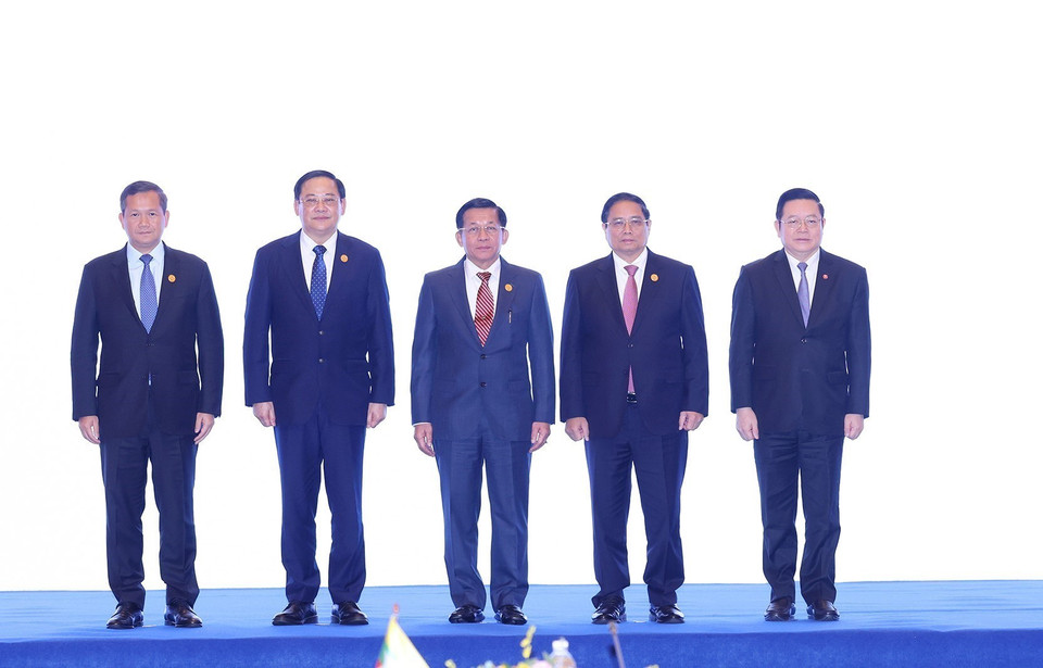 Thủ tướng Phạm Minh Chính cùng các Trưởng đoàn và Tổng thư ký ASEAN Kao Kim Hourn tham dự Hội nghị CLMV lần thứ 11. (Ảnh: Dương Giang/TTXVN)