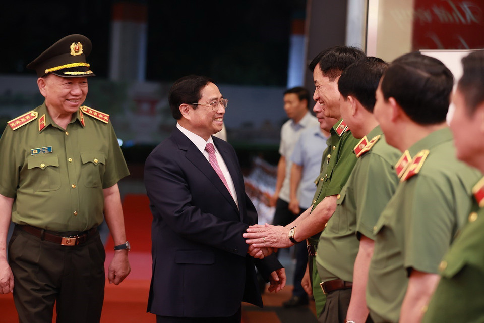 Thủ tướng Phạm Minh Chính đến dự Chương trình tôn vinh điển hình tiên tiến và hưởng ứng tháng hành động phòng, chống ma túy. (Ảnh: Dương Giang/TTXVN)