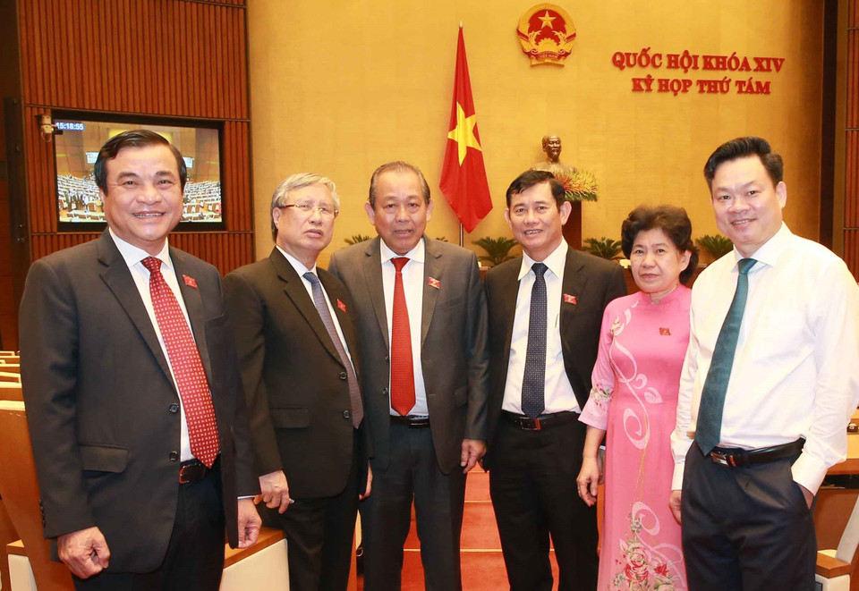 Đồng chí Trần Quốc Vượng, Ủy viên Bộ Chính trị, Thường trực Ban Bí thư với các đại biểu Quốc hội tại phiên bế mạc. (Ảnh: Doãn Tấn/TTXVN)