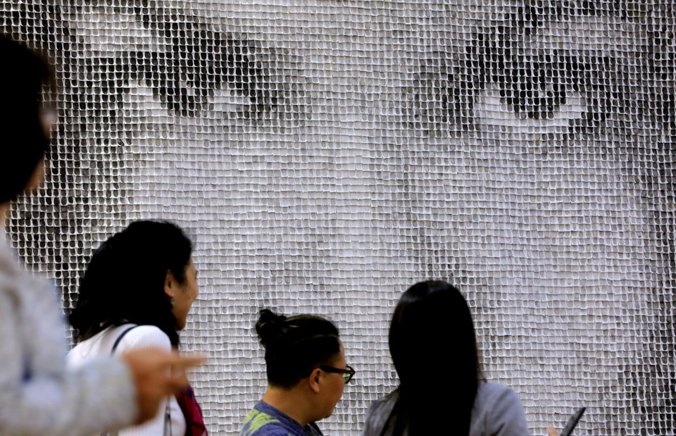 Một tác phẩm trưng bày tại triển lãm. (Ảnh: Thành Đạt/TTXVN)