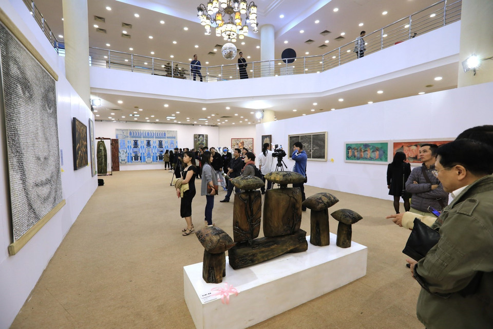 Một tác phẩm trưng bày tại triển lãm. (Ảnh: Thành Đạt/TTXVN)