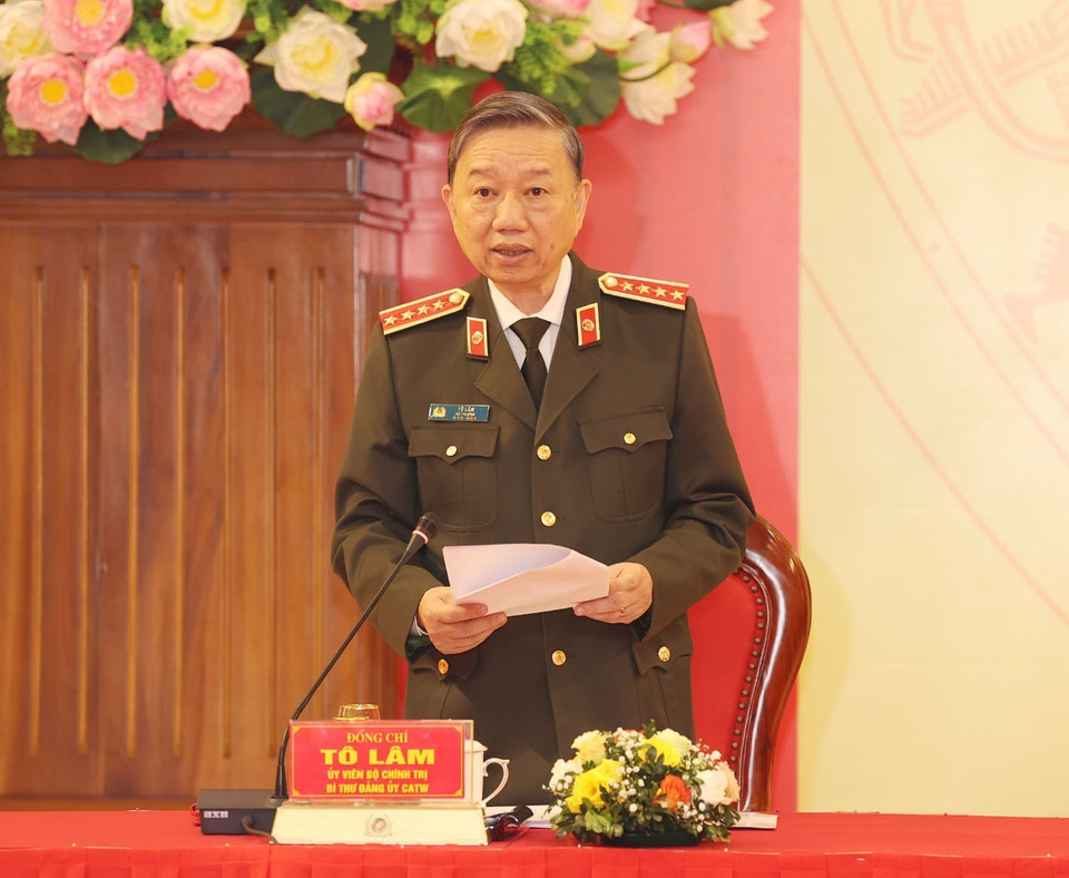 Đại tướng Tô Lâm, Ủy viên Bộ Chính trị, Bí thư Đảng ủy Công an Trung ương, Bộ trưởng Bộ Công an phát biểu khai mạc hội nghị. (Ảnh: Trí Dũng/TTXVN)