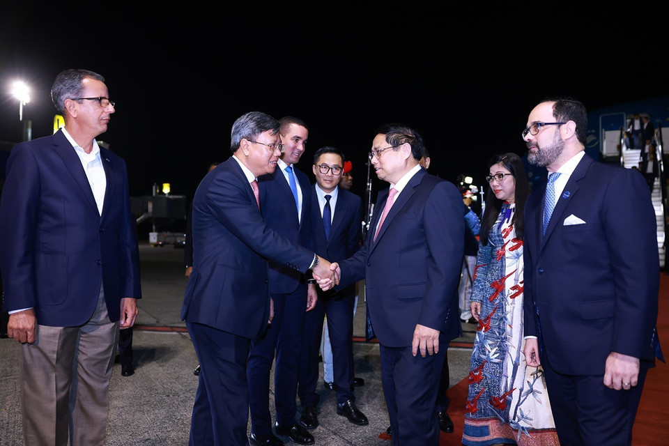 Lễ đón Thủ tướng Phạm Minh Chính và Phu nhân đến thủ đô Santo Domingo bắt đầu chuyến thăm chính thức Cộng hòa Dominicana. (Ảnh: Dương Giang/TTXVN)