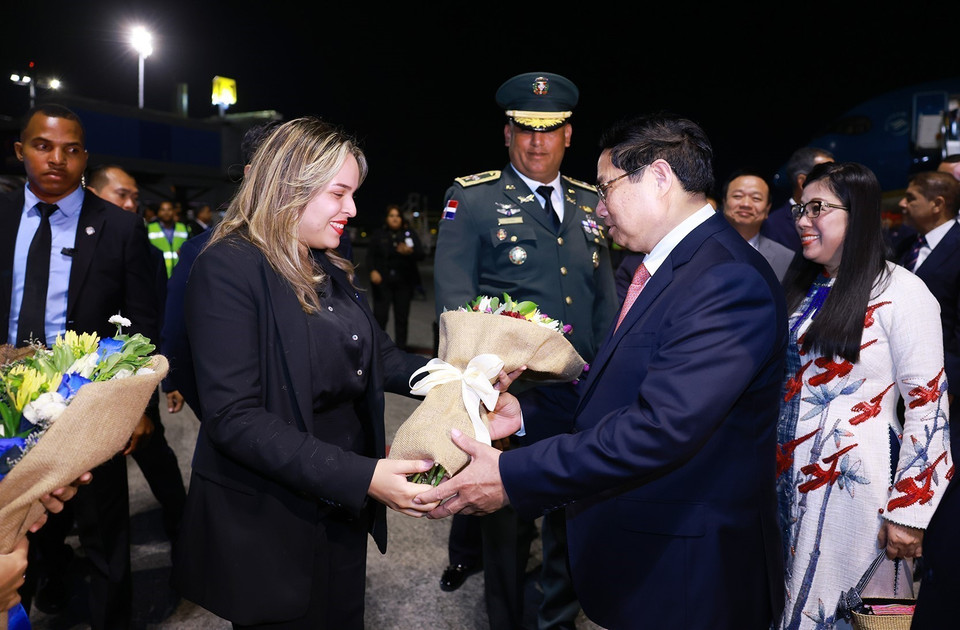 Lễ đón Thủ tướng Phạm Minh Chính và Phu nhân tại sân bay Las Américas, Santo Domingo. (Ảnh: Dương Giang/TTXVN)