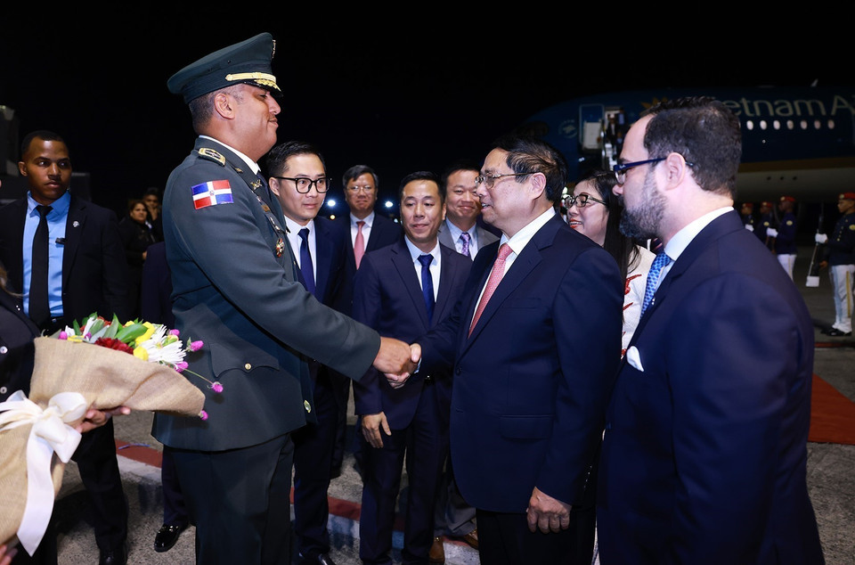 Lễ đón Thủ tướng Phạm Minh Chính và Phu nhân tại sân bay Las Américas, Santo Domingo. (Ảnh: Dương Giang/TTXVN)