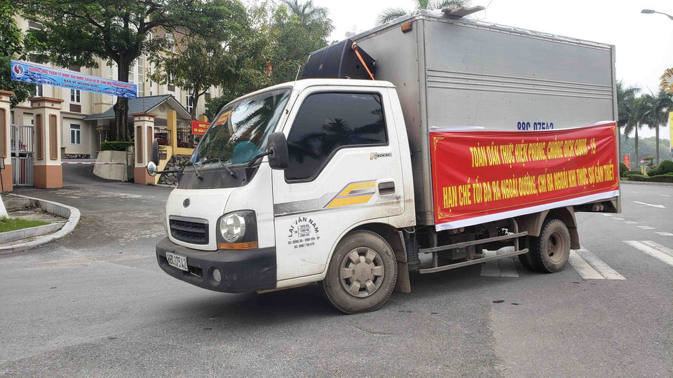 Đường phố Vĩnh Yên vắng vẻ trong ngày đầu cách ly. (Ảnh: Hoàng Hùng/TTXVN)