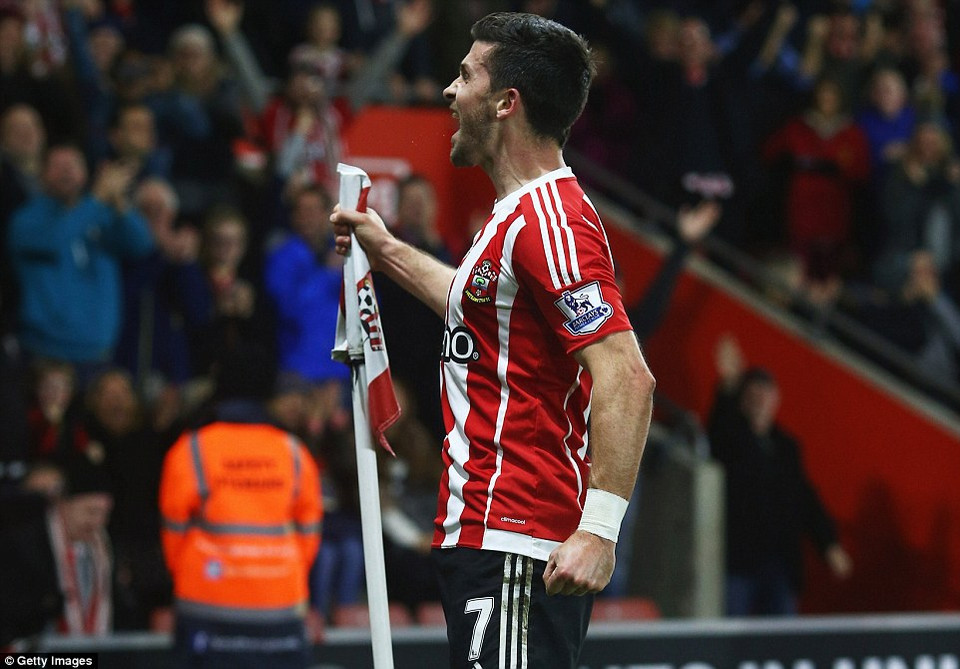 ... người ghi bàn là Shane Long.