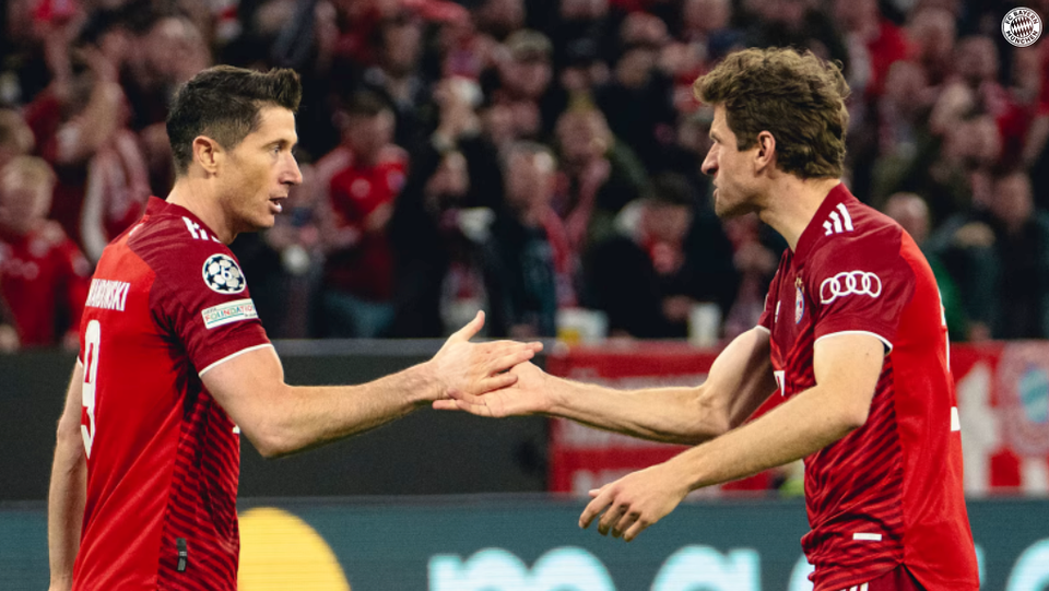 Robert Lewandowski (trái) tiếp tục ghi bàn để giúp Bayern dẫn trước 1-0 ở phút 52. (Nguồn: FcBayern)