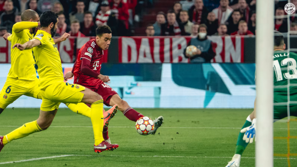 Sau 45 phút hiệp 1 bế tắc, Bayern tiếp tục chơi tấn công khi bước vào hiệp 2. (Nguồn: FcBayern)