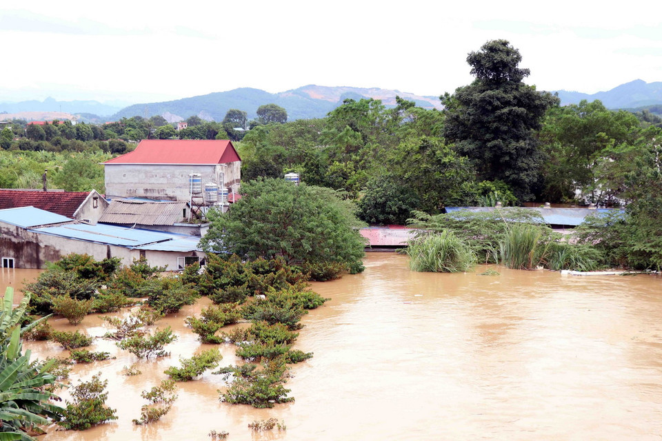 Gần 3.000 hộ dân thành phố Thái Nguyên bị ngập sâu trong nước lũ. (Ảnh: Trần Trang/TTXVN)