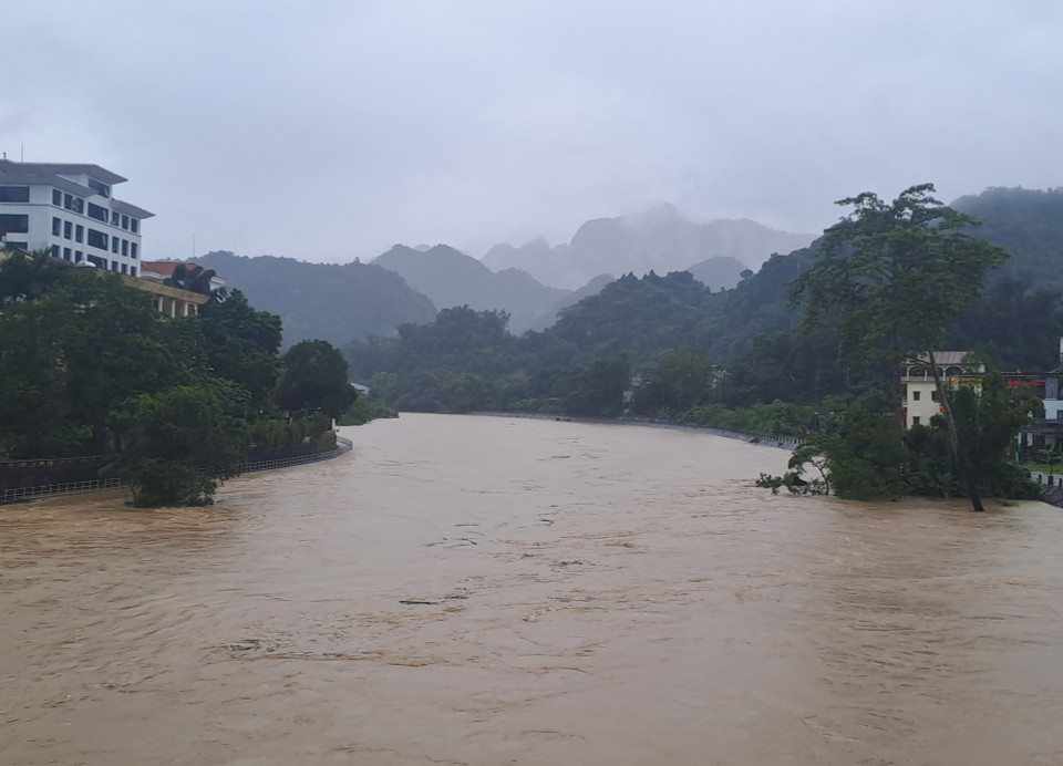 Mưa lớn trong hai ngày 8 và 9/9 khiến nước sông Lô dâng cao. (Ảnh: Đức Thọ/TTXVN)