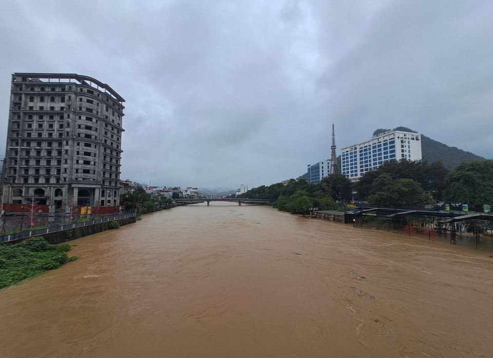 Mưa lớn trong hai ngày 8 và 9/9 khiến nước sông Lô dâng cao. (Ảnh: Đức Thọ/TTXVN)