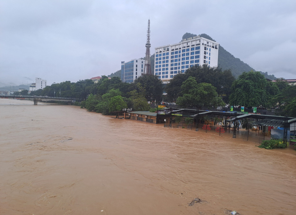 Mưa lớn trong hai ngày 8 và 9/9 khiến nước sông Lô dâng cao. (Ảnh: Đức Thọ/TTXVN)