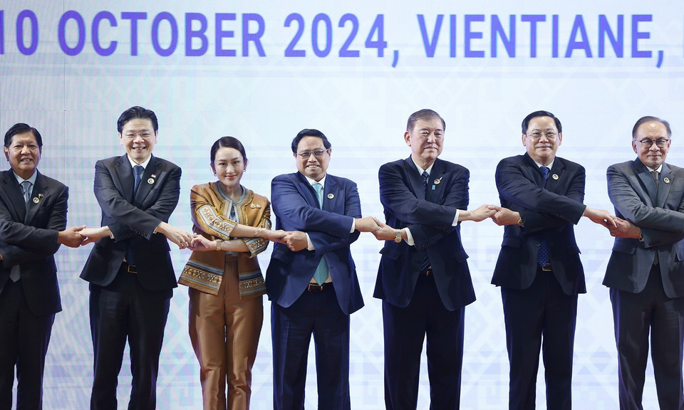 Thủ tướng Phạm Minh Chính cùng Trưởng đoàn các nước ASEAN và Thủ tướng Nhật Bản Ishiba Shigeru chụp ảnh chung tại Hội nghị cấp cao ASEAN-Nhật Bản lần thứ 27. (Ảnh: Dương Giang/TTXVN)