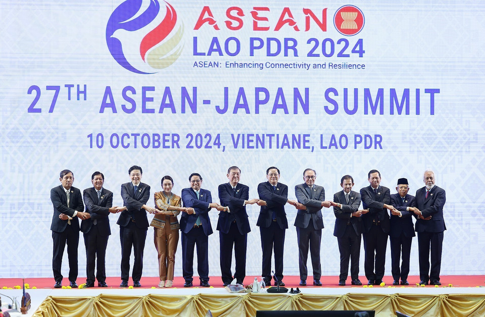 Thủ tướng Phạm Minh Chính cùng Trưởng đoàn các nước ASEAN và Thủ tướng Nhật Bản Ishiba Shigeru chụp ảnh chung tại Hội nghị cấp cao ASEAN-Nhật Bản lần thứ 27. (Ảnh: Dương Giang/TTXVN)