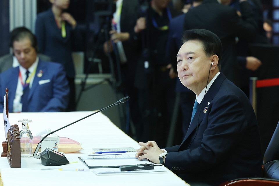 Tổng thống Yoon Suk Yeol phát biểu tại Hội nghị cấp cao ASEAN-Hàn Quốc lần thứ 25. (Ảnh: Dương Giang/TTXVN)