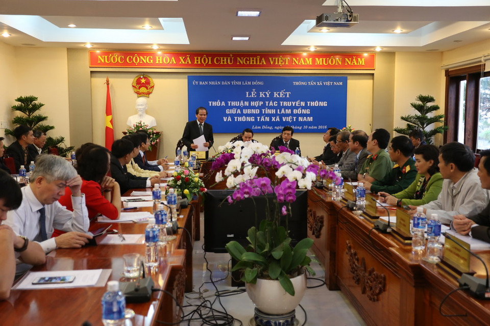 Quang cảnh lễ ký kết. (Ảnh: Nguyễn Dũng/TTXVN)