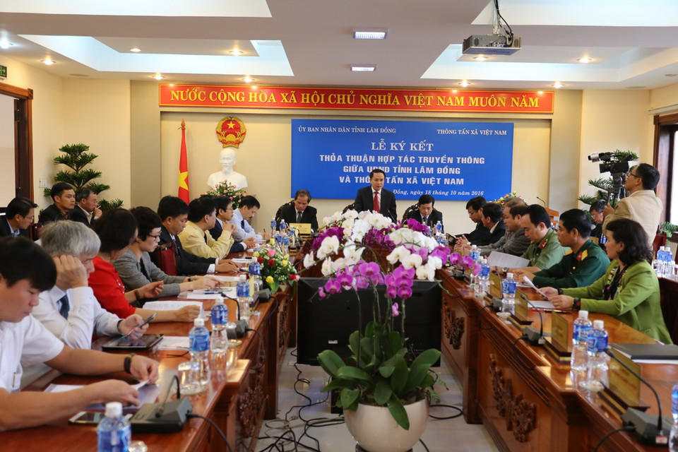 Quang cảnh lễ ký kết. (Ảnh: Nguyễn Dũng/TTXVN)