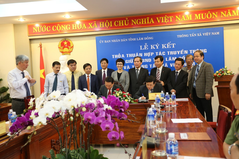 Quang cảnh lễ ký kết. (Ảnh: Nguyễn Dũng/TTXVN)